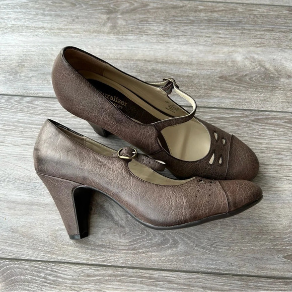 Naturalizer N5  Comfort Basma Mary Jane Pumps - Picture 2 of 12